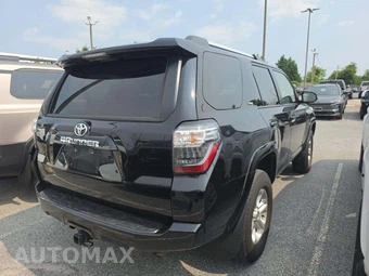 2024 Toyota 4Runner SR5 - miniatura 3
