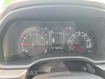 2024 Toyota 4Runner SR5 - miniatura 9