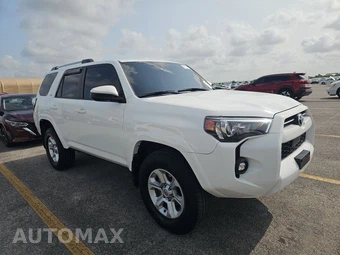 2024 Toyota 4Runner SR5 - miniatura 3