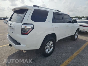 2024 Toyota 4Runner SR5 - miniatura 4