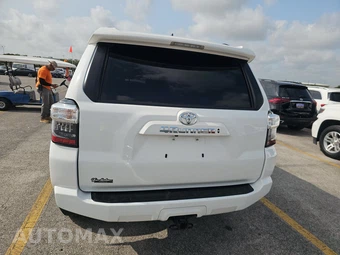 2024 Toyota 4Runner SR5 - miniatura 5