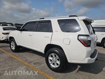 2024 Toyota 4Runner SR5 - miniatura 6