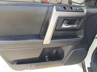 2024 Toyota 4Runner SR5 - miniatura 9