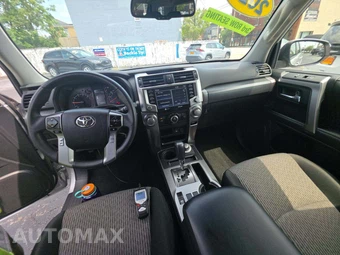 2024 Toyota 4Runner SR5 - miniatura 10