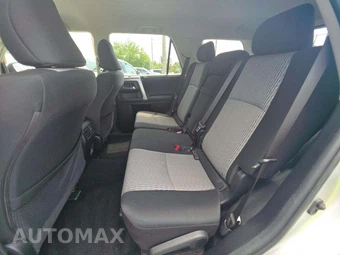 2024 Toyota 4Runner SR5 - miniatura 13
