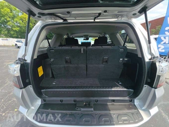 2024 Toyota 4Runner SR5 - miniatura 15