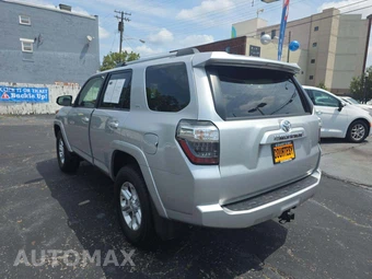 2024 Toyota 4Runner SR5 - miniatura 2