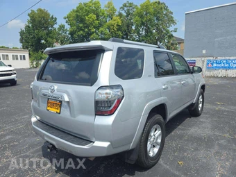 2024 Toyota 4Runner SR5 - miniatura 3