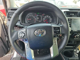 2024 Toyota 4Runner SR5 - miniatura 10