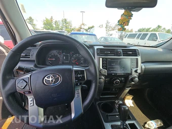 2024 Toyota 4Runner SR5 - miniatura 11