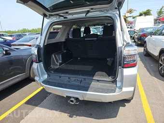 2024 Toyota 4Runner SR5 - miniatura 16