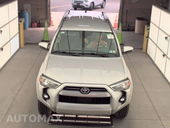 2024 Toyota 4Runner SR5 - miniatura 2