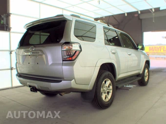 2024 Toyota 4Runner SR5 - miniatura 4