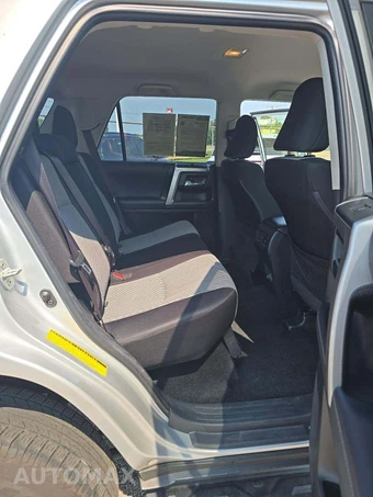 2024 Toyota 4Runner SR5 - miniatura 13