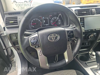 2024 Toyota 4Runner SR5 - miniatura 10