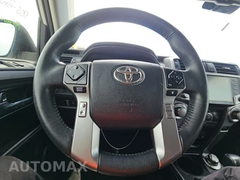 2024 Toyota 4Runner SR5 - miniatura 10