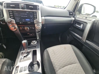 2024 Toyota 4Runner SR5 - miniatura 11