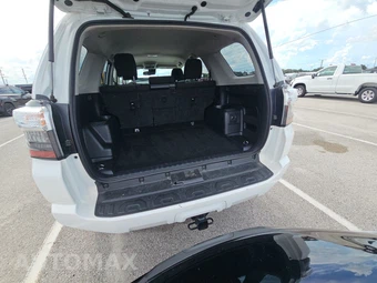 2024 Toyota 4Runner SR5 - miniatura 16
