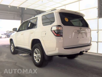 2024 Toyota 4Runner SR5 - miniatura 6