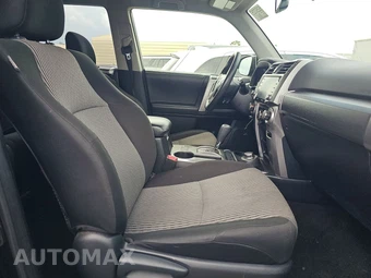 2024 Toyota 4Runner SR5 – miniatura 8
