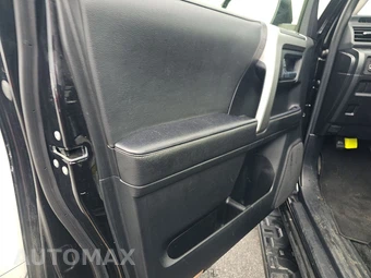 2024 Toyota 4Runner SR5 – miniatura 9