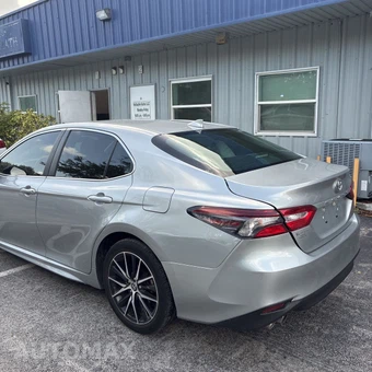 2024 Toyota Camry Hybrid SE - miniatura 11