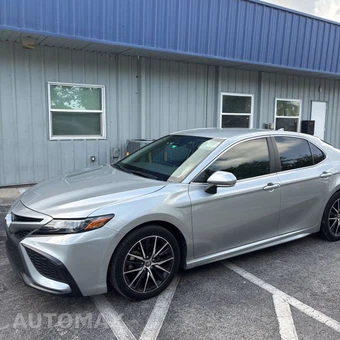 2024 Toyota Camry Hybrid SE - miniatura 4