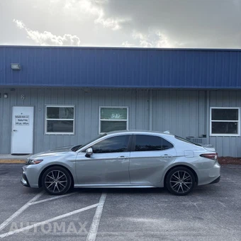 2024 Toyota Camry Hybrid SE - miniatura 5