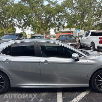 2024 Toyota Camry Hybrid SE - miniatura 6
