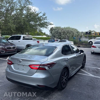 2024 Toyota Camry Hybrid SE - miniatura 9