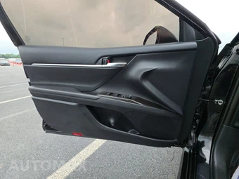 2024 Toyota Camry Hybrid SE Nightshade - miniatura 9
