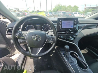 2024 Toyota Camry LE - miniatura 7