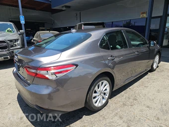 2024 Toyota Camry LE - miniatura 4