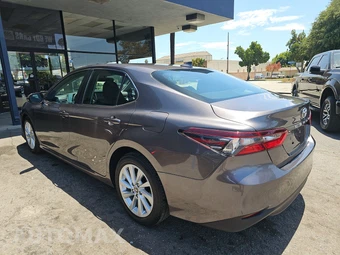 2024 Toyota Camry LE - miniatura 6