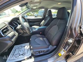 2024 Toyota Camry LE - miniatura 7