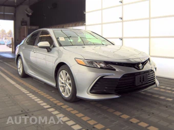 2024 Toyota Camry LE - miniatura 3