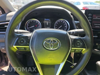 2024 Toyota Camry LE - miniatura 10