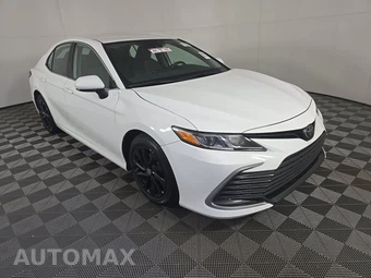 2024 Toyota Camry LE - miniatura 3