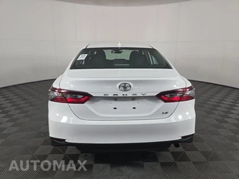 2024 Toyota Camry LE - miniatura 5