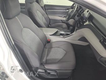 2024 Toyota Camry LE - miniatura 8