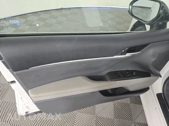 2024 Toyota Camry LE - miniatura 9