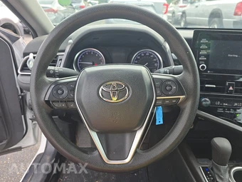 2024 Toyota Camry LE - miniatura 10