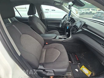 2024 Toyota Camry LE - miniatura 8