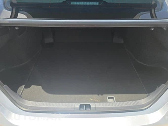 2024 Toyota Camry LE - miniatura 16