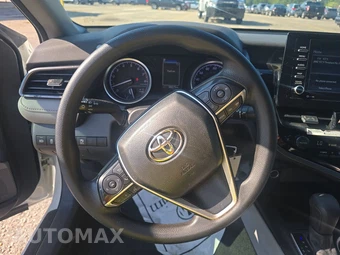 2024 Toyota Camry LE - miniatura 10