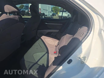2024 Toyota Camry LE - miniatura 13