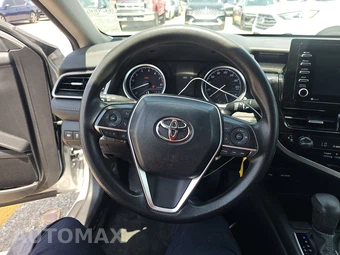 2024 Toyota Camry LE - miniatura 10