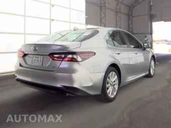 2024 Toyota Camry LE - miniatura 4