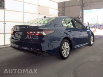 2024 Toyota Camry LE - miniatura 4