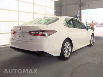 2024 Toyota Camry LE - miniatura 4